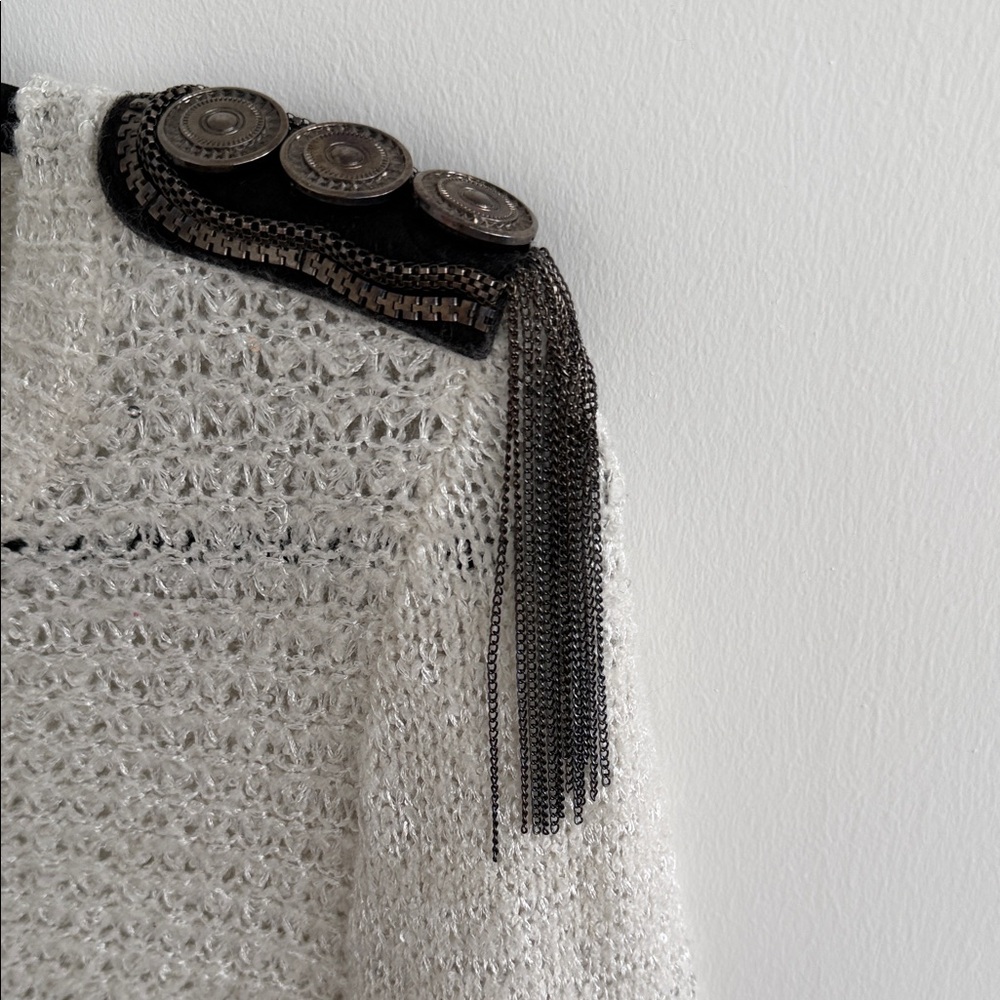 Chic White Knit Sweater with Shoulder Accents - Picture 3 of 5